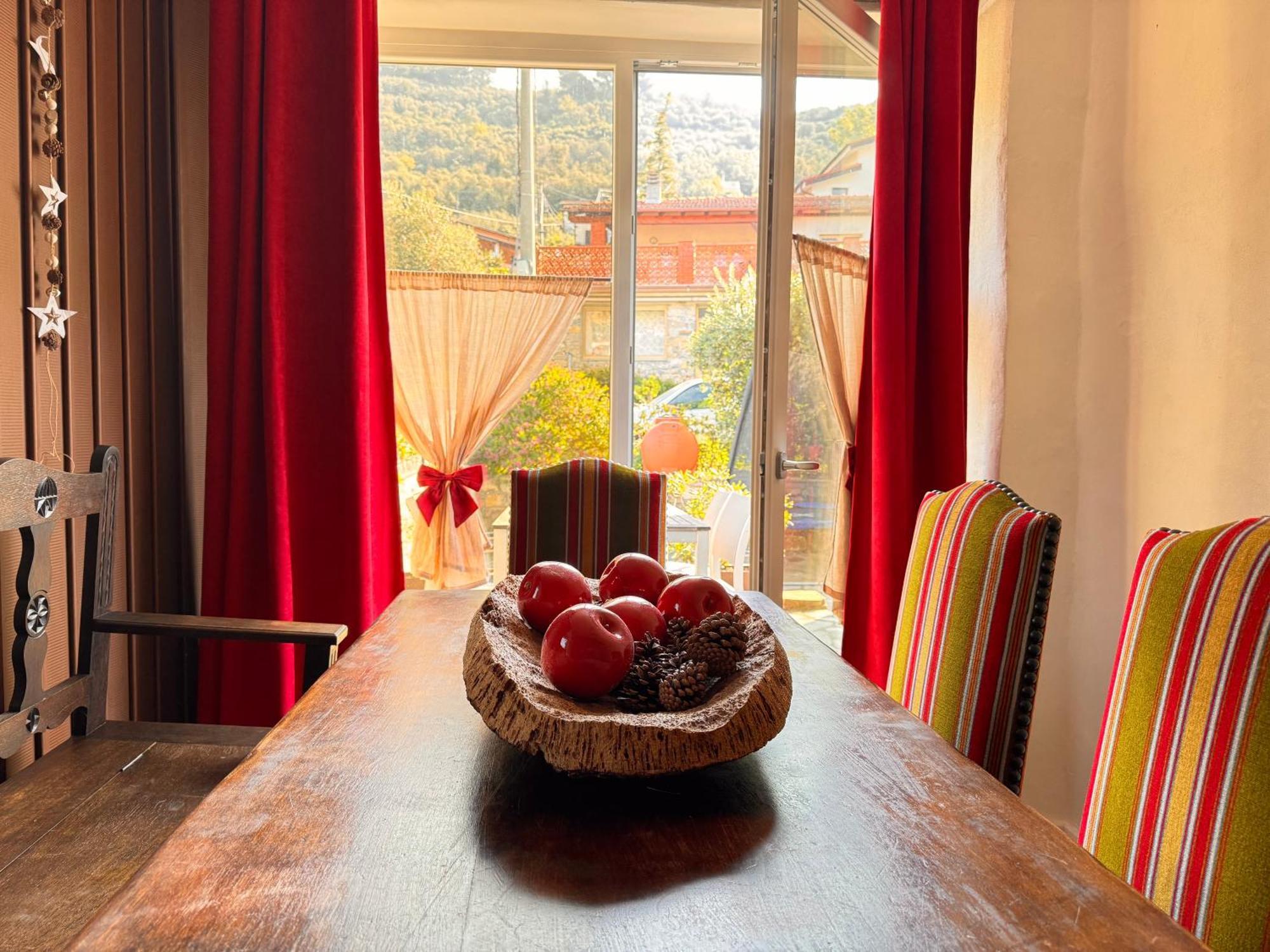 Casa Bisou Italia Wifi Et Parking Free Privato Villa Diano San Pietro Kültér fotó